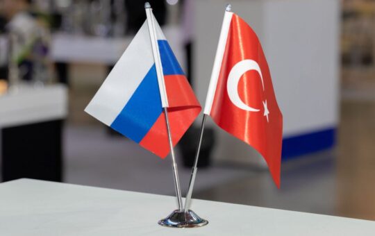Russia Developing Payment Gateways With Partners Like Turkey, Mulling Crypto Settlements
