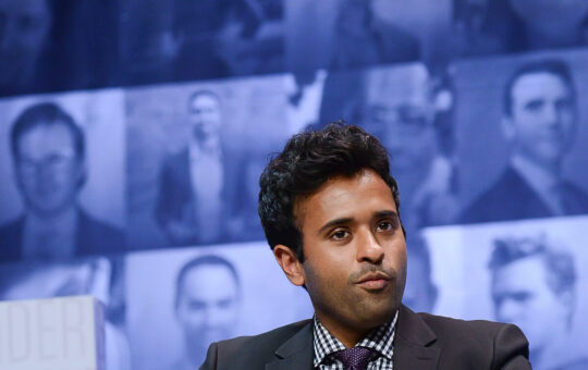 Elon Musk Voices Support for Vivek Ramaswamy: Pro-Crypto GOP Presidential Candidate