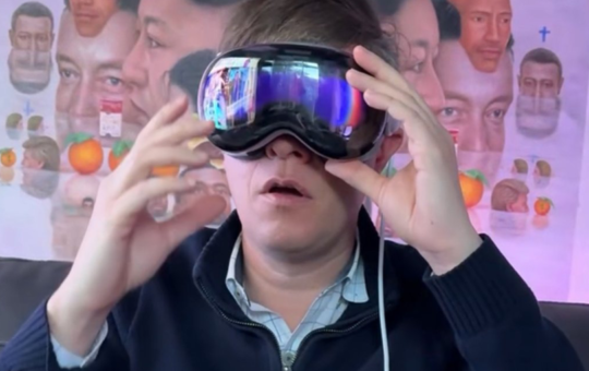NFT Artist Beeple: Apple Vision Pro a 'Shitty Product With Zero Market Fit'