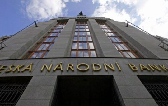 Czech Central Bank acquires $1M in Bitcoin, stablecoin, and tokenised deposit