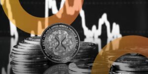 Altcoins Defy Bitcoin Slump as XRP, Solana Notch Double-Digit Gains