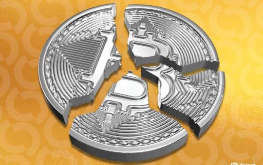 'A Hurricane Coming': Bitcoin Could Fall to $10K This Year, Says Bloomberg Analyst